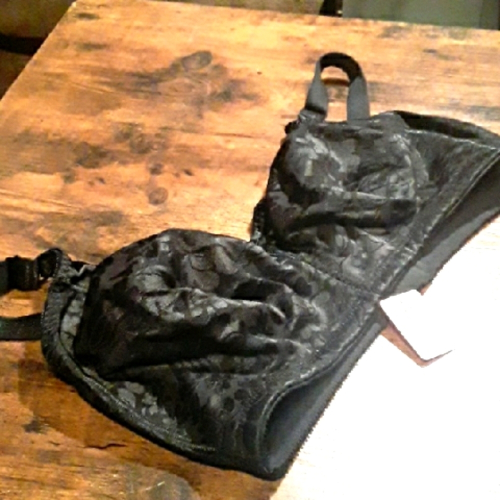 NWOT 40D Bali Unpadded Wirefree Black Floral Print Beautiful Bra